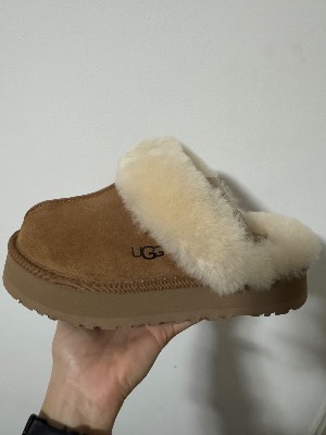 Ugg mule brown with beige fur new