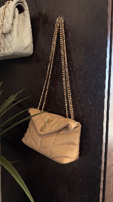 YSL Nude Καπιτονέ Τσάντα με Χρυσές Λεπτομέρειε