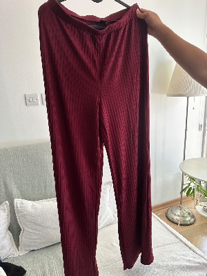 Burgundy pants L Never worn