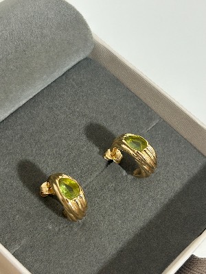 Astrid & Miyu huggie hoop earrings  2