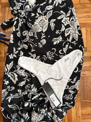 Karl swimwear new with tag with girft pareo 1