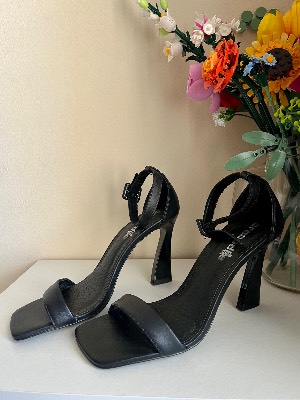 Crocodile Shoes: Black Heels  1