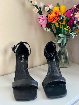 Crocodile Shoes: Black Heels  2