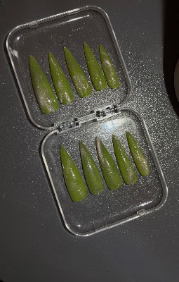 Press on nails 1