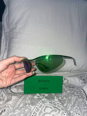 Green mirrored sunglassed 1